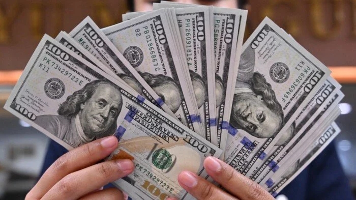 الدولار والجنيه يختتمان تعاملات الخميس المسائية على استقرار