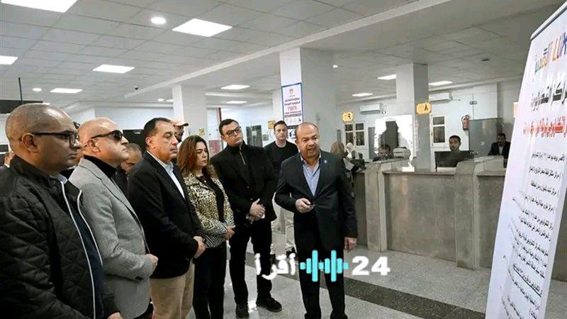 رئيس الوزراء يقوم بزيارة مجمع خدمات المواطنين في قرية الرياينة ضمن برامج حياة كريمة في الأقصر