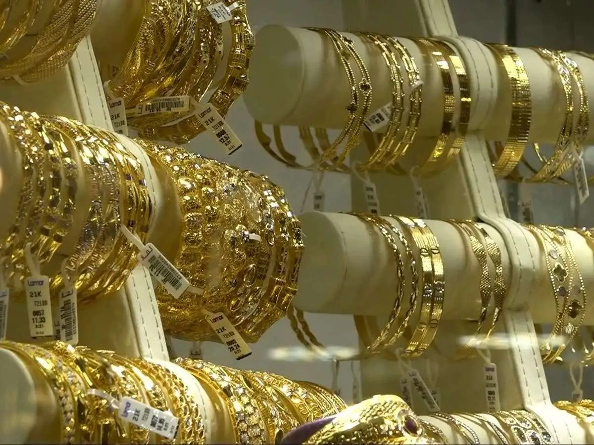 «زلازل الذهب: المعدن الأصفر يتجاوز العقبات التاريخية مع توقعات بوصوله إلى 5400 دولار بحلول 2026»