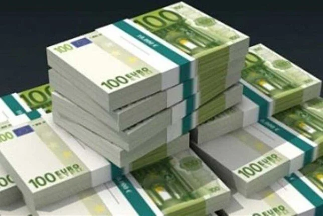 «تغيرات ملحوظة في سعر اليورو بأسواق اليوم الخميس 1 يناير 2026»