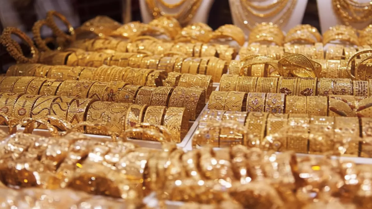 سعر تاريخي للغرام وتحذير جولدمan ساكس يثير ارتباك التوقعات حول الذهب في الأسواق اليوم
