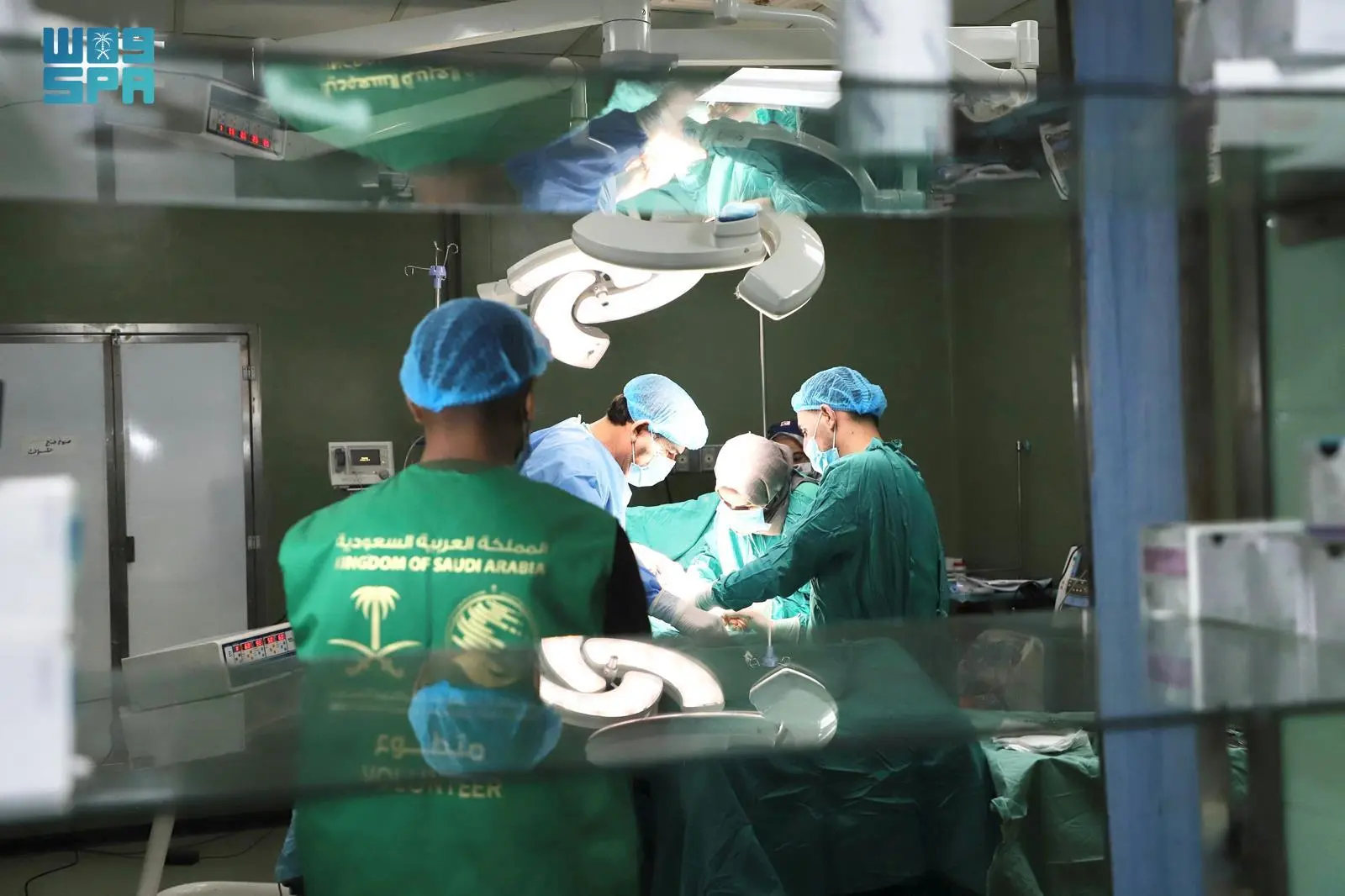 فريق طبي سعودي ينفذ 50 عملية جراحية متقدمة للعظام في قطاع غزة