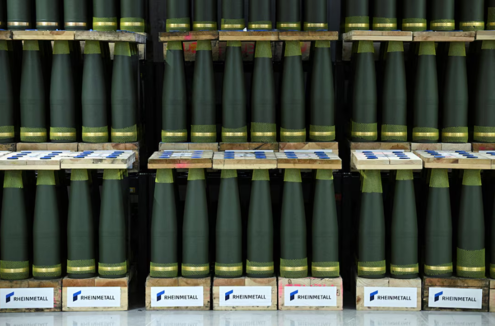 «الأسواق تحت ضغط تهديدات ترامب لجرينلاند: المستثمرون يتوجهون نحو الذهب وإستراتيجيات أوروبا»