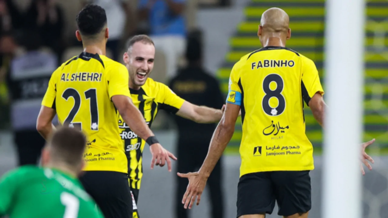 تردد قناة ثمانية الرياضية لمشاهدة قمة الفتح والاتحاد بدوري روشن بصوت المعلق