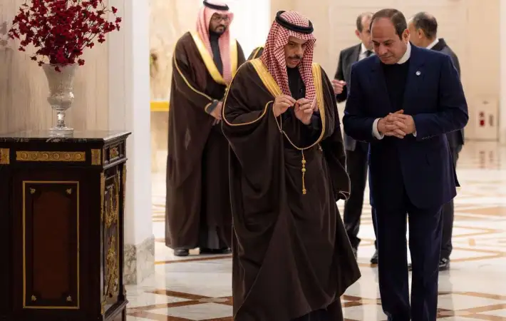 استقبال عبد الفتاح السيسي لوزير الخارجية السعودي فيصل بن فرحان في القاهرة