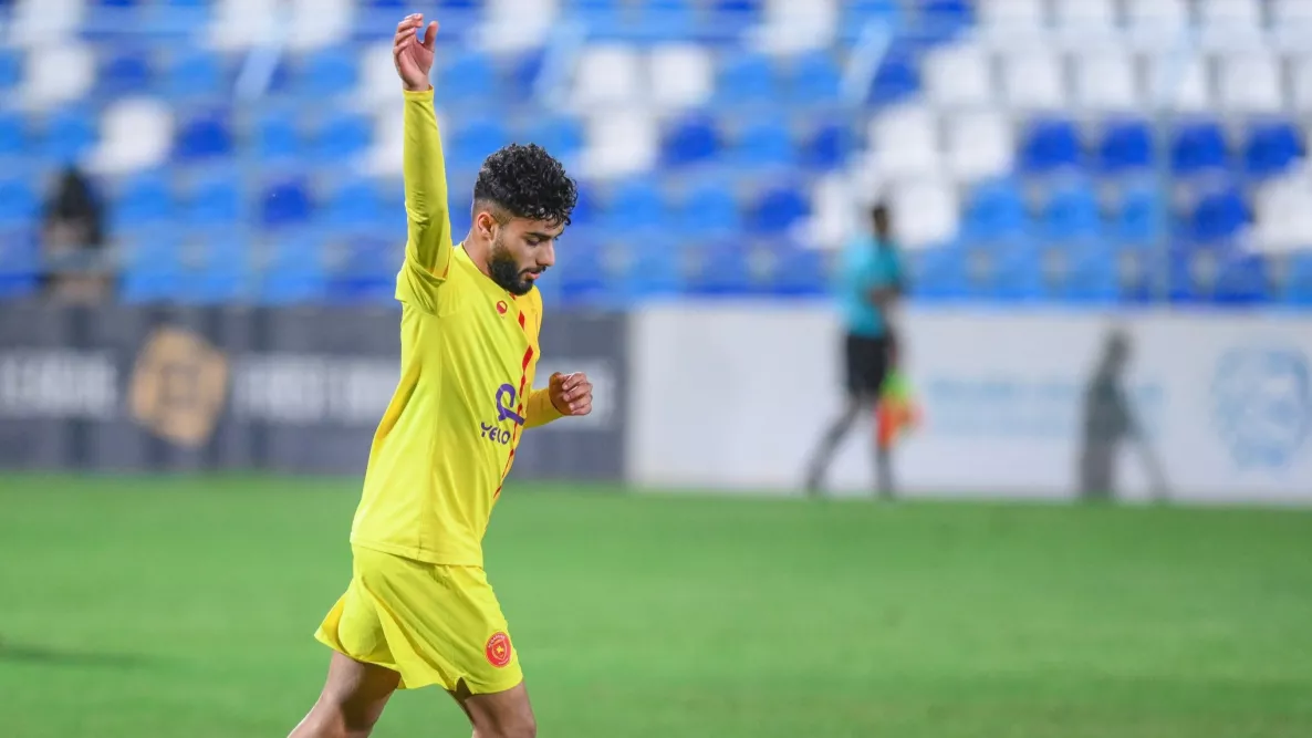 أبو الشامات يحسم موقفه من عروض الهلال والاتحاد