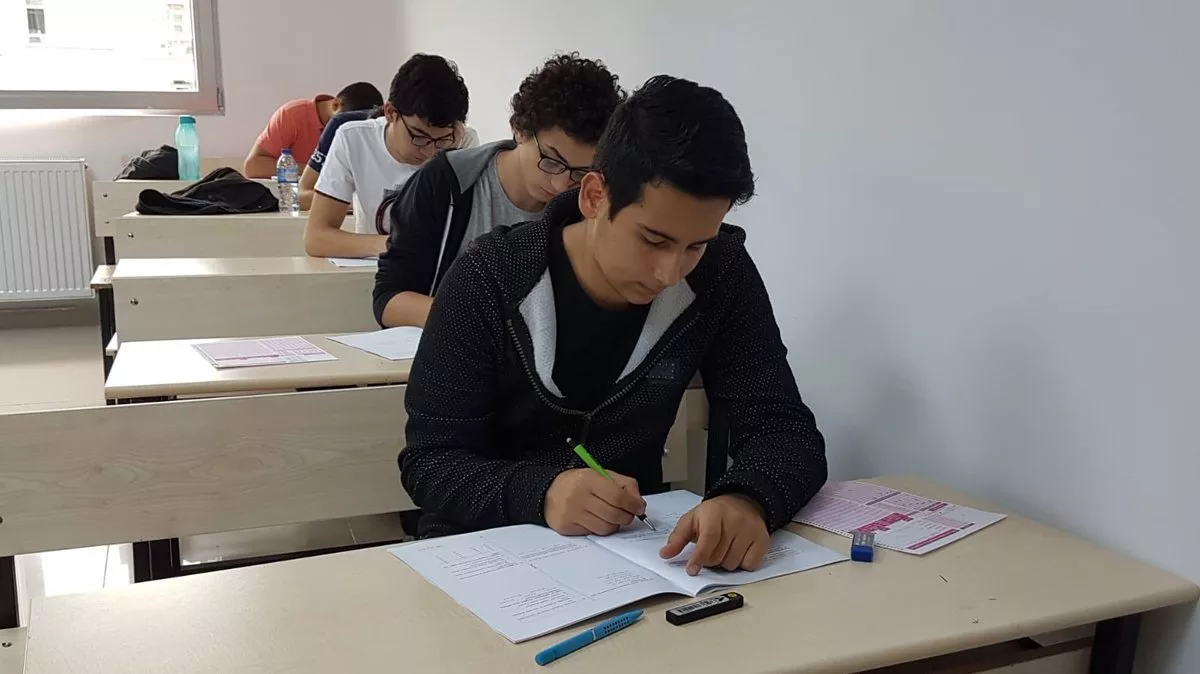 استعد للامتحان الآن من خلال نموذج استرشادي لامتحان اللغة الإنجليزية للشهادة الإعدادية 2026