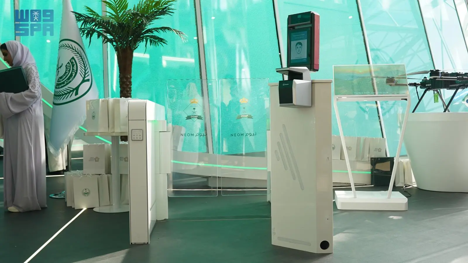 وزارة الداخلية تبرز تقنيات البوابات اللاتلامسية الرائدة في معرض الدفاع العالمي 2026