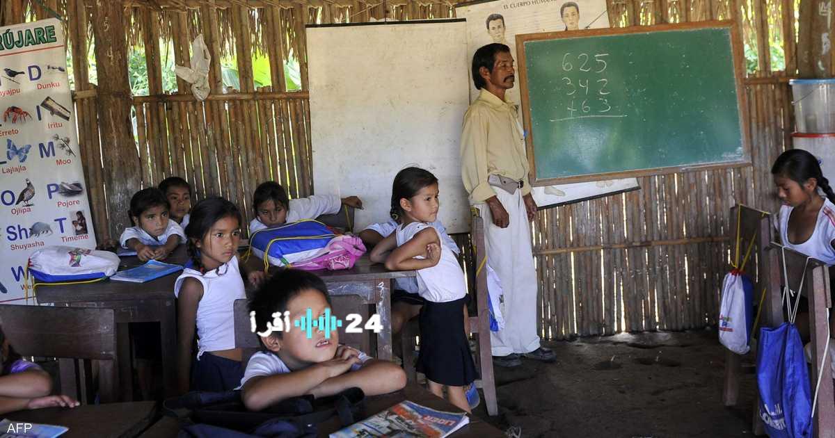 دولة جديدة تفرض حظرًا شاملًا على استخدام الهواتف المحمولة بالفصول الدراسية