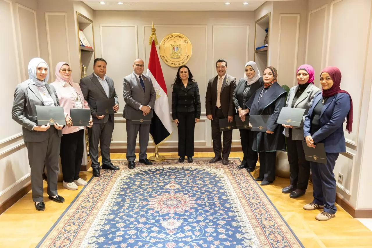 «تقدير لجهود تصنع فارقًا في حياة أطفالنا» وزارة التضامن الاجتماعي تُثمن الإنجازات النوعية في منظومة الرعاية البديلة وتُكرم الفرق العاملة لجهودها الرائدة في بناء مستقبل آمن