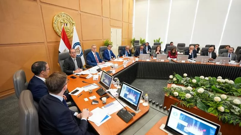 «تعزيز آفاق الاستثمار» اجتماع مائدة مستديرة موسع حول التمويل في قطاع البترول