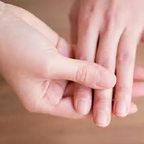 «إنقاذ حياة» يدك قد تخبئ الإجابة: اكتشاف علمي يكشف عن علامة خفية تحذر من سرطان الرئة مبكرًا