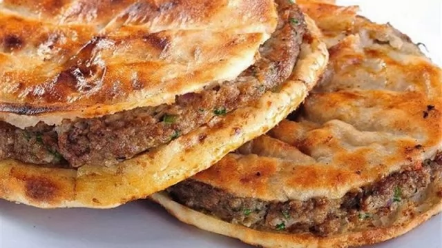 «وداعاً للحواوشي الباهت!» أسرار النكهة المدفونة: تجنب هذه الأخطاء الشائعة لإتقان الحواوشي المثالي