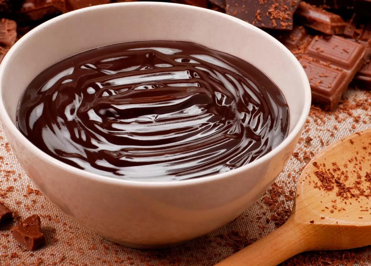 «متعة الذوق الكريمي الفاخر بلمسة شوكولاتة ساحرة» اكتشف سر مهلبية الشوكولاتة المثالية: اقتراحنا لتحلية تُبهر الحواس