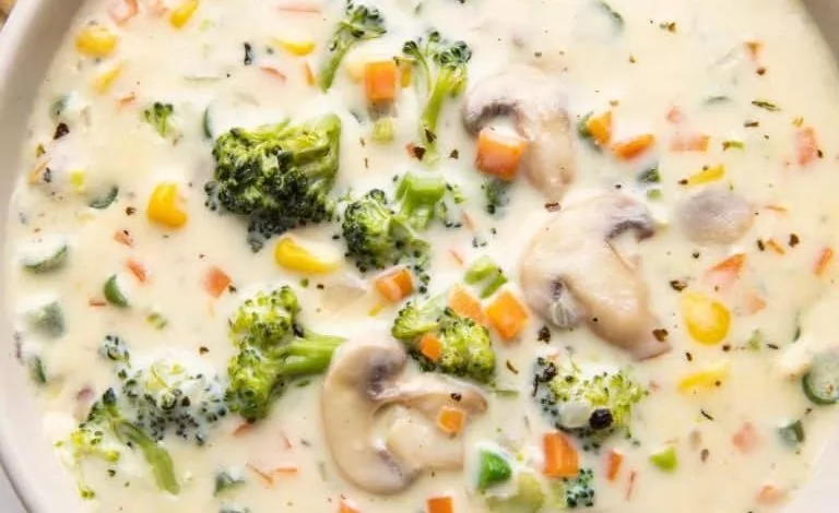 شوربة الخضروات بالكريمة تتصدر قائمة أطباق الشتاء الرائعة