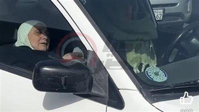 انهيار مؤثر لابنة الفنانة هدى شعراوي أثناء وداع والدتها الأخير