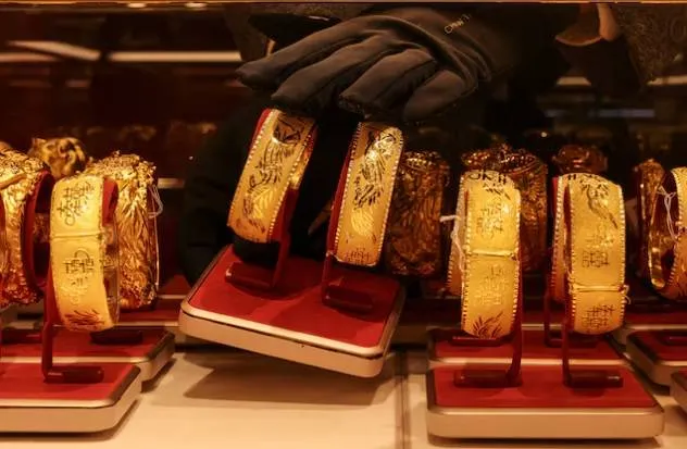 استقرار أسعار الذهب في ظل توقعات بانخفاض أسبوعي بنسبة 1%