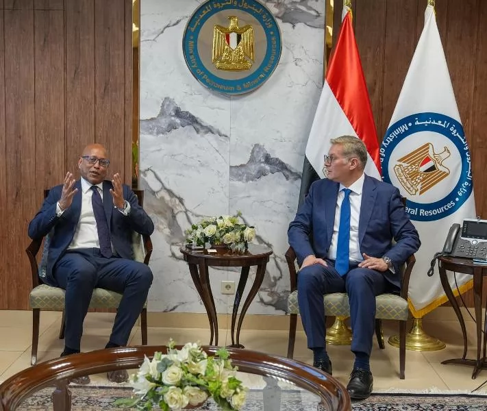 «مباحثات استراتيجية» وزير البترول يعقد اجتماعًا مع نائب رئيس “التمويل الدولية” لاستكشاف فرص الاستثمار المستقبلية
