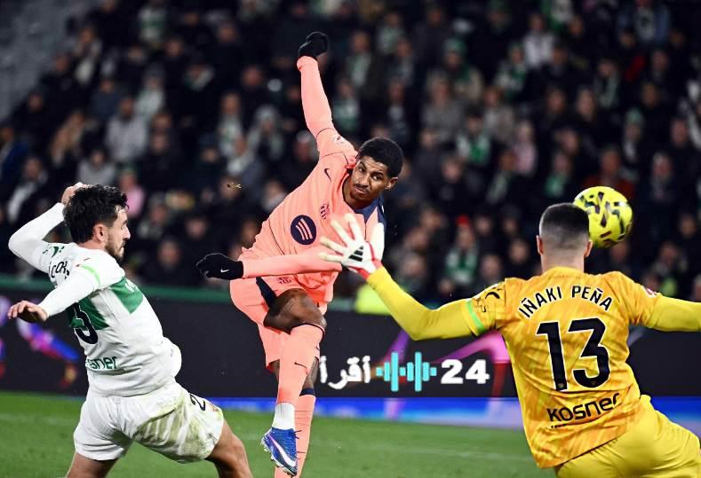 مباراة برشلونة وجيرونا في الدوري الإسباني والتفاصيل الكاملة حول القناة الناقلة والمعلق