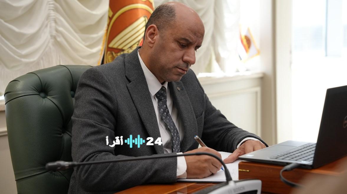 وزارة العمل توزع عقود توظيف لعدد من ذوي الهمم في القاهرة