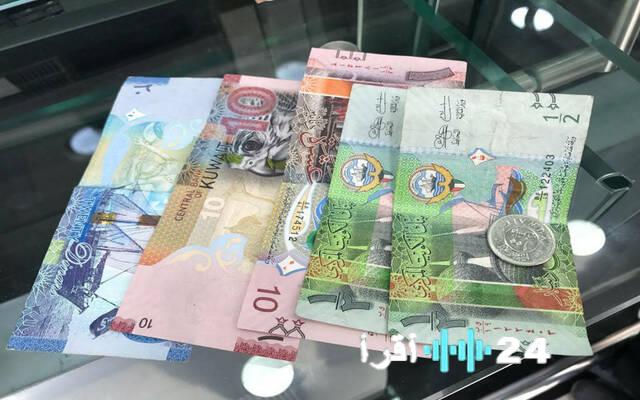 «ارتفاع الدينار الكويتي أمام ثلاث عملات رئيسية أبرزها الفرنك»