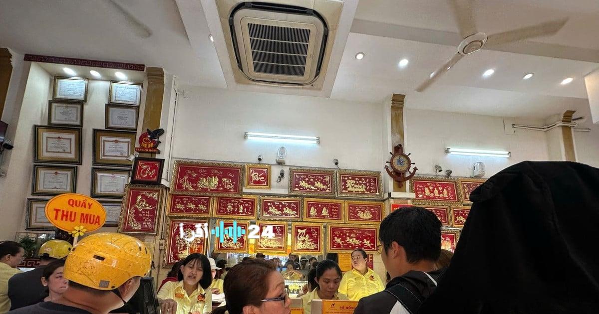 تراجع حاد لأسعار ذهب SJC: خسارة 1.7 مليون دونغ فيتنامي لتصل إلى 178.5 مليونهبوط كبير في ذهب SJC: الأسعار تنخفض 1.7 مليون دونغ فيتنامي وتستقر عند 178.5 مليونالذهب يتراجع: SJC تخفض سعر الخواتم والذهب بـ 1.7 مليون دونغ ليصل إلى 178.5 مليونضربة للسوق: أسعار ذهب SJC تهوي 1.7 مليون دونغ لتلامس 178.5 مليون فيتناميانخفاض تاريخي لذهب SJC: 1.7 مليون دونغ خسارة ووصول السعر إلى 178.5 مليون