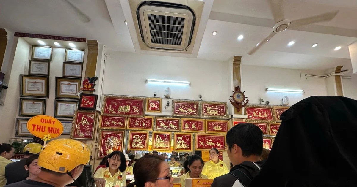 هبوط سعر الذهب وخواتم SJC بمقدار 1.7 مليون دونغ فيتنامي ليصل إلى 178.5 مليون دونغ فيتنامي