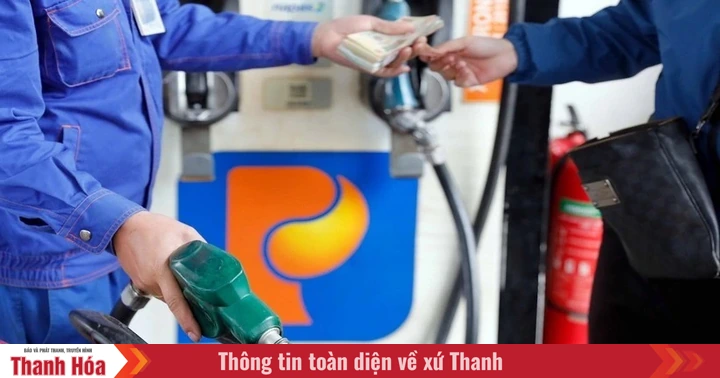 «لهيب الأسعار يشتعل» بنزين RON95-III يتجاوز 18880 دونغ للتر الواحد وسط موجة ارتفاعات جديدة للوقود محليًا