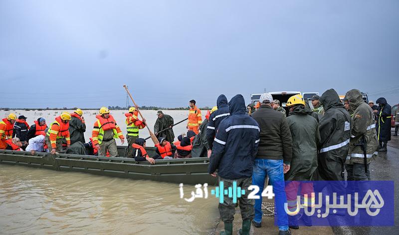 فيضانات تؤثر على التعليم مع توفير الأكاديميات المدارس للمُرحّلين