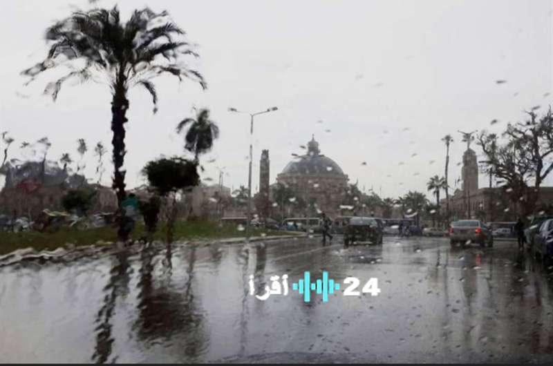 توقعات الأرصاد الجوية ليوم الجمعة: أجواء دافئة مع فرص لإمكانية تساقط أمطار خفيفة