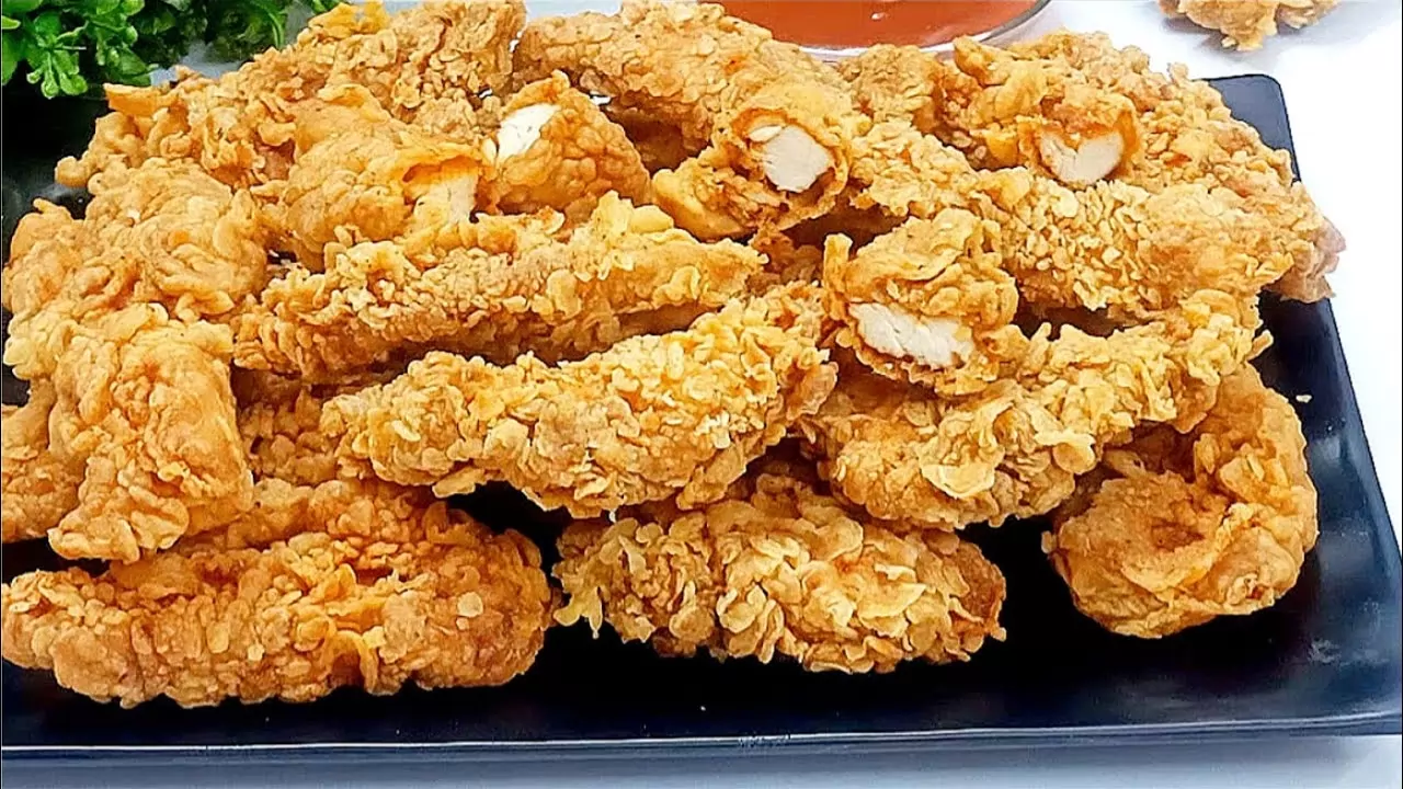 «سر القرمشة المثالية بين يديك!» إتقان الفراخ الاستربس المقرمشة: نصائح المحترفين لمذاق لا يُنسى