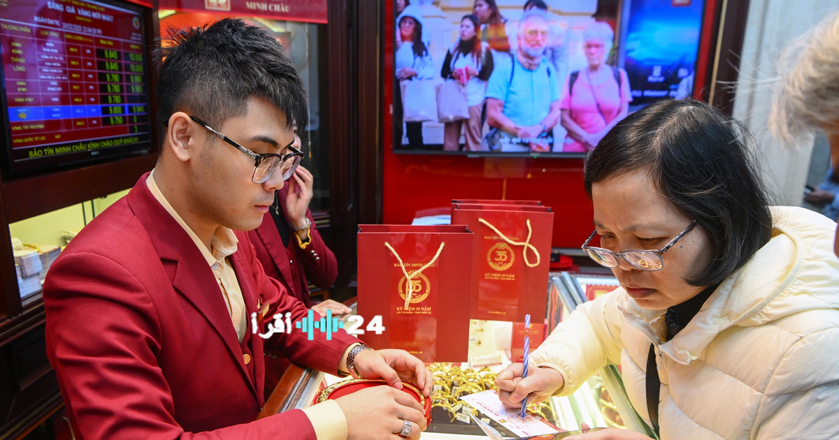 زيادة سعر الذهب في الخواتم بمقدار 1.5 مليون دونغ مع تراجع سعر الذهب لدى شركة SJC وارتفاع القيمة العالمية للذهب إلى نحو 4950 دولارًا أمريكيًا