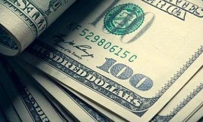 الدولار الأمريكي يهوي بقوة