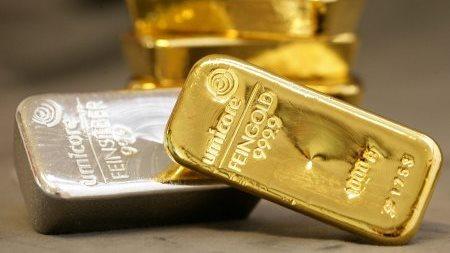 استقرار أسعار الذهب وانخفاض أسعار الفضة خلال تعاملات الأربعاء