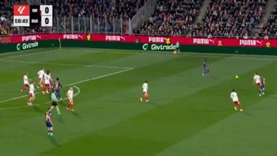 باو كوبارسي يسجل الهدف الأول لبرشلونة في شباك جيرونا بالدوري الإسباني