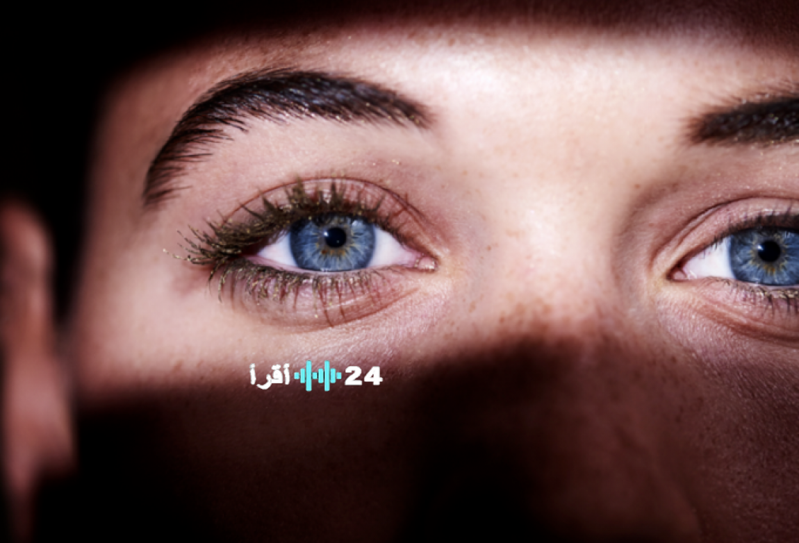 صفة خفية توحد أصحاب العيون الزرقاء حول العالم