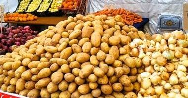 «تعرّف على أسعار الخضراوات والفاكهة اليوم الجمعة في المنوفية»