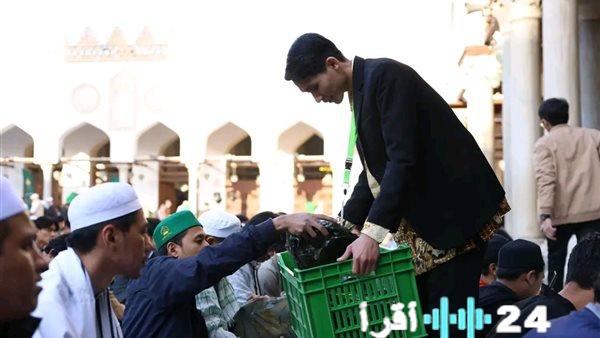 مائدة الإفطار الجماعي بالجامع الأزهر تجسد التلاحم الدولي بين أبناء قارات العالم