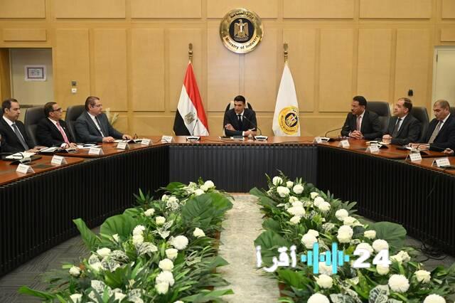 وزير الصناعة المصري يقود تحولًا صناعيًا نحو الأداء والتنافسية العالمية