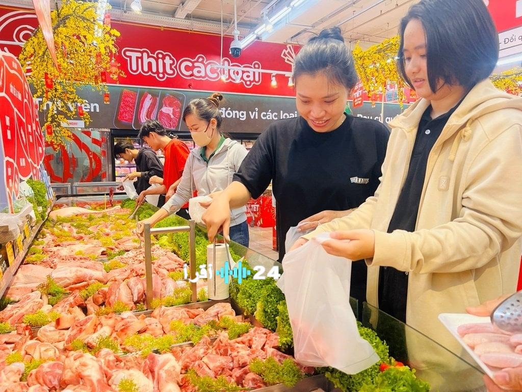 انخفاض طفيف في أسعار المواد الغذائية يعيد النشاط للسوق بعد رأس السنة القمرية