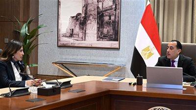رئيس الوزراء يناقش مع وزيرة الإسكان مستجدات تنفيذ عدة مشروعات
