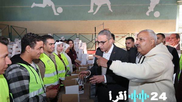 محافظ الجيزة يشرف على إعداد 10 آلاف كرتونة مواد إغاثية لدعم قرى المحافظة الأكثر احتياجًا