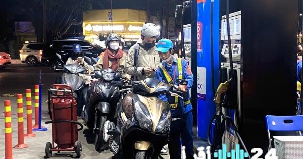 اعد صياغة العنوان بالكامل بشكل صحفي احترافي ككاتب بشري ، وقم بوضع كابشن جذابة في علامتين تنصيص في بداية العنوان «.» ، اجعل العنوان مناسبًا لاقتراحات لا تضع علامة : في العنوان، لا تقم بكتابة اقترحات او الرد الالي علي الامر او وضع نقطة في نهاية العنوان او ملاحظات فقط نفذ المطلوبأسعار البنزين والديزل اليوم، 26 فبراير 2026: تستمر في الانخفاض.