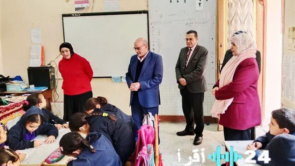 وكيل تعليم القاهرة يتفقد مدارس الشرابية لمتابعة انتظام وتجويد العملية التعليمية