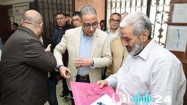 محافظ الجيزة يشدد على انتظام العمل وتيسير الخدمات بالمركز التكنولوجي بالبدرشين