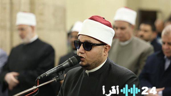 آلاف المصلين يتجهون إلى الجامع الأزهر في الليلة العاشرة من رمضان