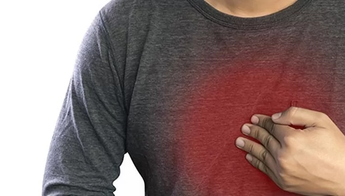 «حرقة الصيام: معضلة تؤرق الصائمين؟» لماذا تشتعل المعدة نهارًا في رمضان؟ تفكيك الأسباب العلمية وراء آلام الحرقة خلال الشهر الكريم