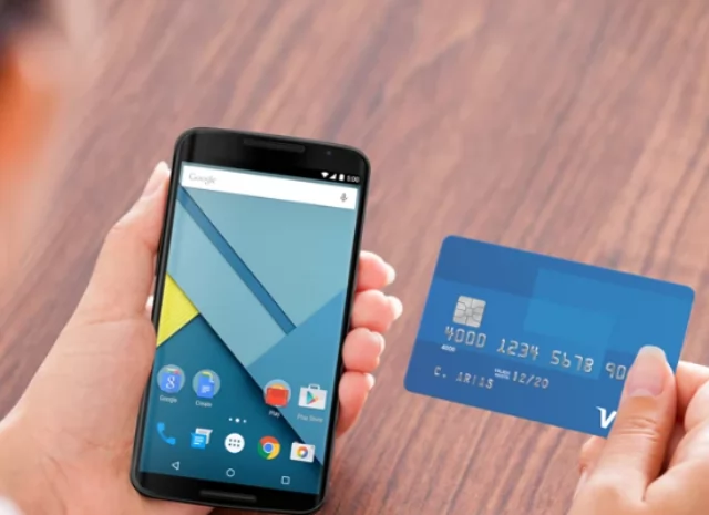 «استكشف فوائد المدفوعات اللاتلامسية: كيف تعزز تجربة الشراء عبر الأجهزة الذكية؟»