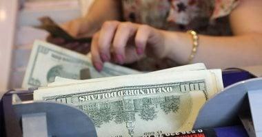 «الدولار يسجل استقرارًا تامًا في البنوك المصرية الجمعة»