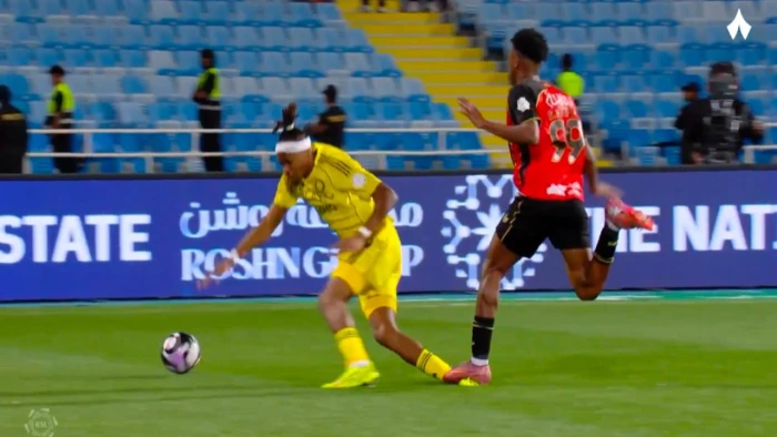 خبير رياضي بارز يحسم الجدل التحكيمي لتدخل سلطان هارون على سيماكان ويكشف التفاصيل الدقيقة